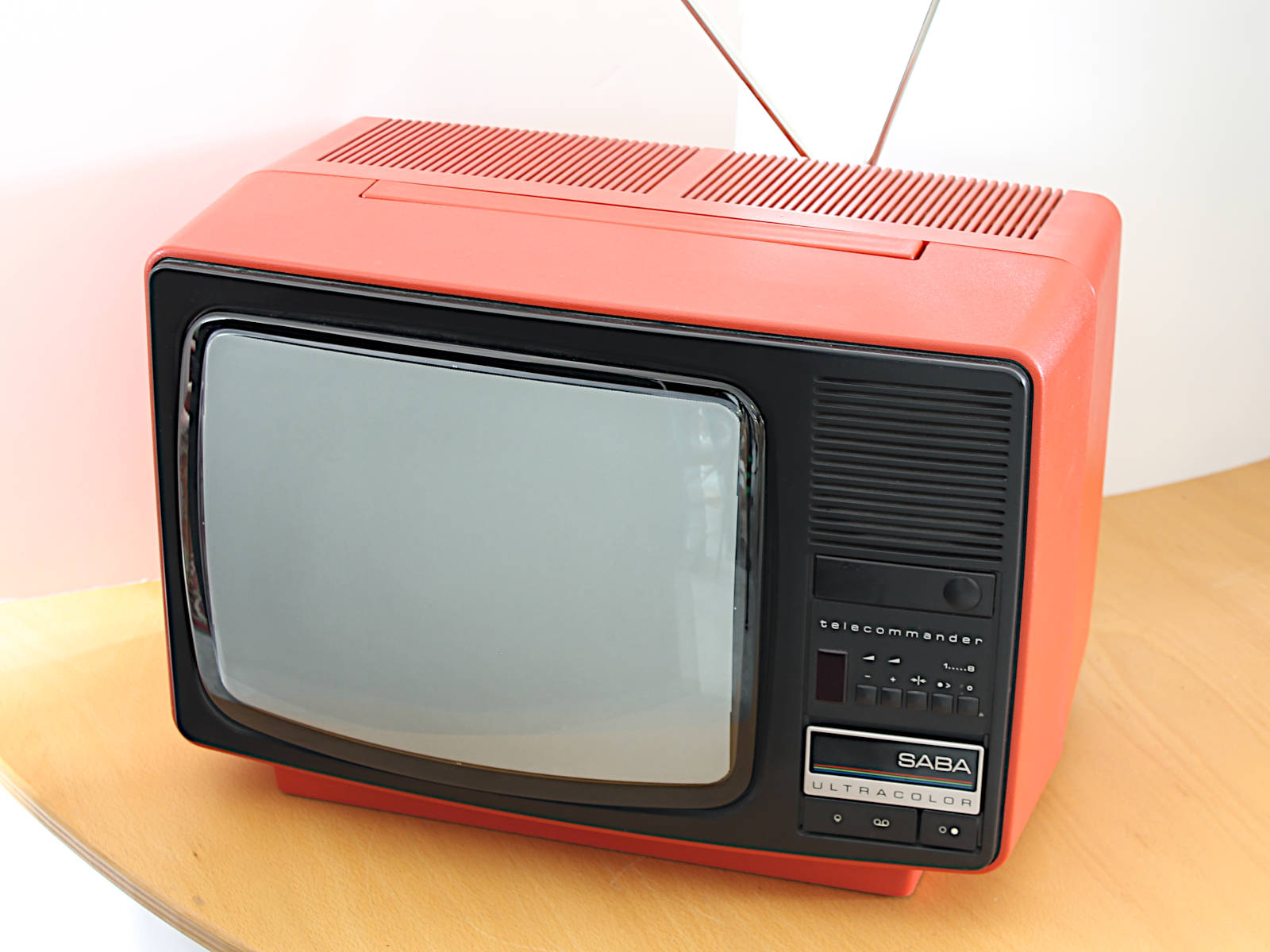 Portabler Farbfernseher SABA Portabler Farbfernseher SABA