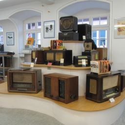 Radios_470x410.jpg